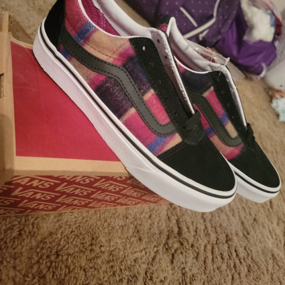 Vans - Picture 3 of 8